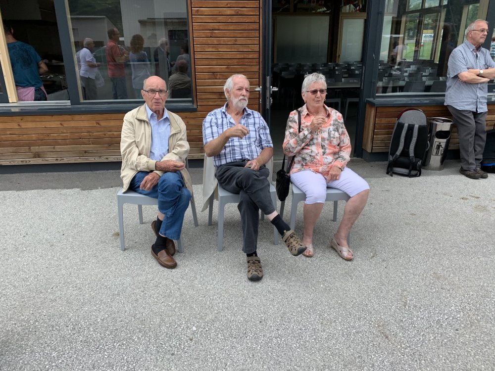 03276C6B-88FF-4071-8CD1-50AD277C09DC